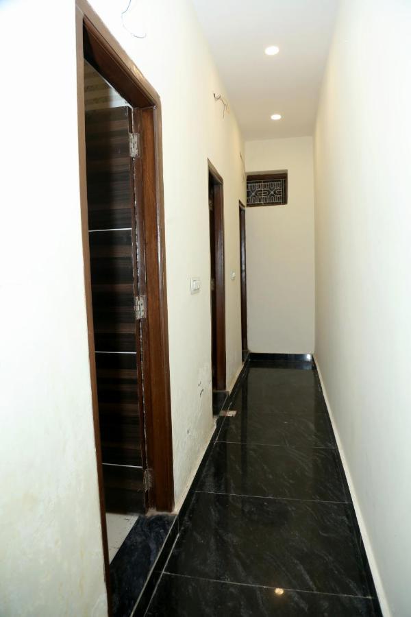 The Charlie'S Hostel Nueva Delhi Exterior foto